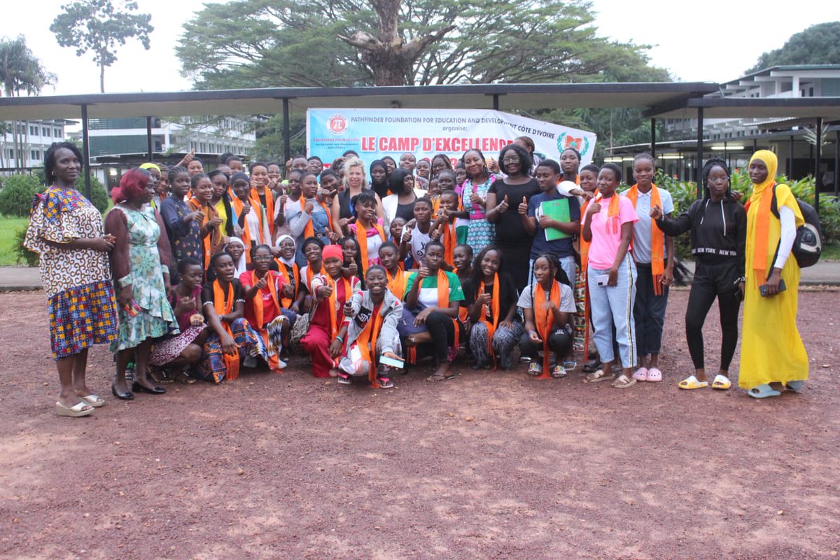 PascaleFressoz's tweet photo. Un des temps "coup de coeur" 🌿 de ma mission à Abidjan, fut le Camp d'Excellence, ONG #PathfinderFoundation, Mandjalé Touré.
J'ai présenté #ODD, #AIODD et mon parcours.
😀 Mille mercis. Bravo👏🏽à ces jeunes filles africaines dans les filières scientifiques. Moments touchants ! https://t.co/Zanl7efyld