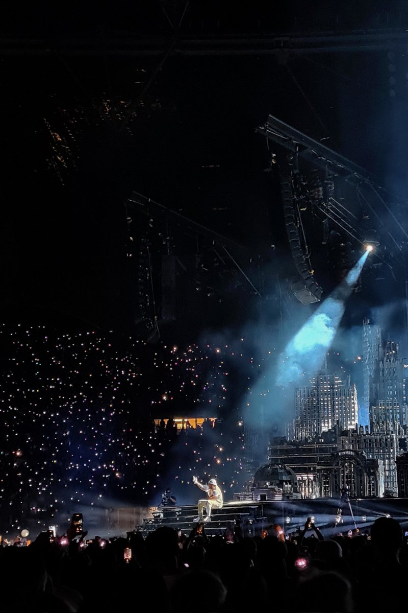 best night of my life. thank you so much <a href="/theweeknd/">Abel Tesfaye</a> #AfterHoursTilDawnTour