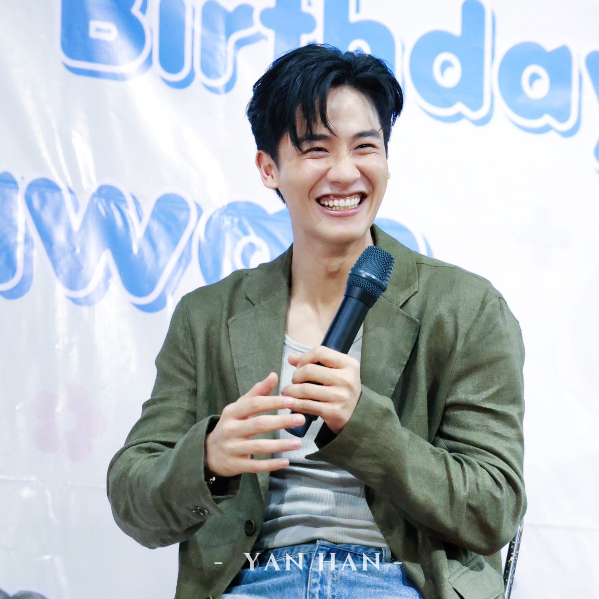 YanHantaynew's tweet photo. Keep smiling💙🤟🏻
#Taytawan32ndBirthdayCharity
#เตนิว #Tawan_V 
@Tawan_V https://t.co/ZuHZzBduzf