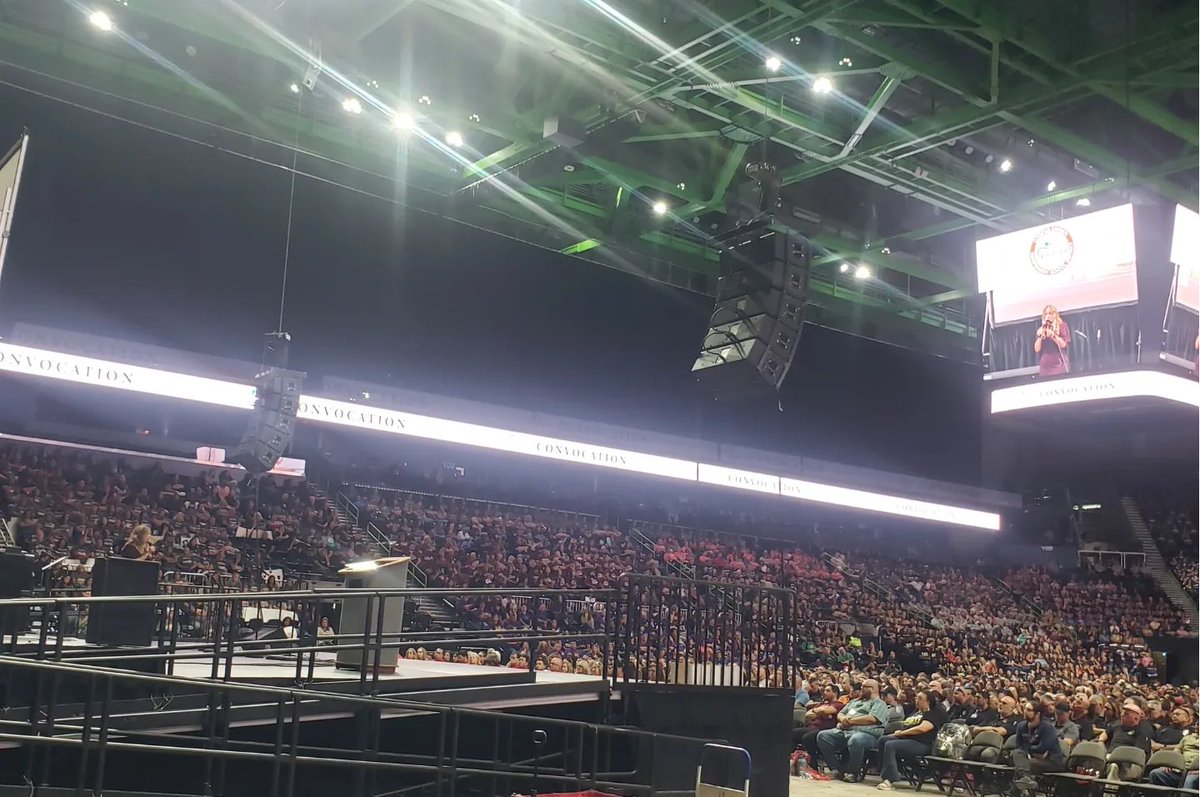 HudgensMolly's tweet image. 5,000 educators of @CCISD embraced us &amp;amp; our @CitizenHonors @CMOH_Society, @TheFirstMedals, @MedalofHonorCDP, @MohMuseum, @SafeSchoolsOrg, @dbc_inc #savingsycamore 📖 "Everything is bigger in TX" especially their 💕. #gobesomekidshero #mohstrong #Psalm91 #dbcincbooks #safeandsound