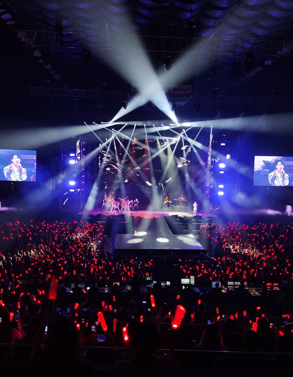 kmusify's tweet photo. 20230805 #iKONinMANILA2023

We can't wait to see you again in Manila, #iKON! Your stage presence is really unmatched ✨ This is how we celebrate your  hardwork by showing how much we love you ❤️🍾 

Thank you for inviting us, @pulpliveworld! 

#아이콘 #iKON_TAKEOFF #TAKEOFF https://t.co/MlwyQ2SK6P