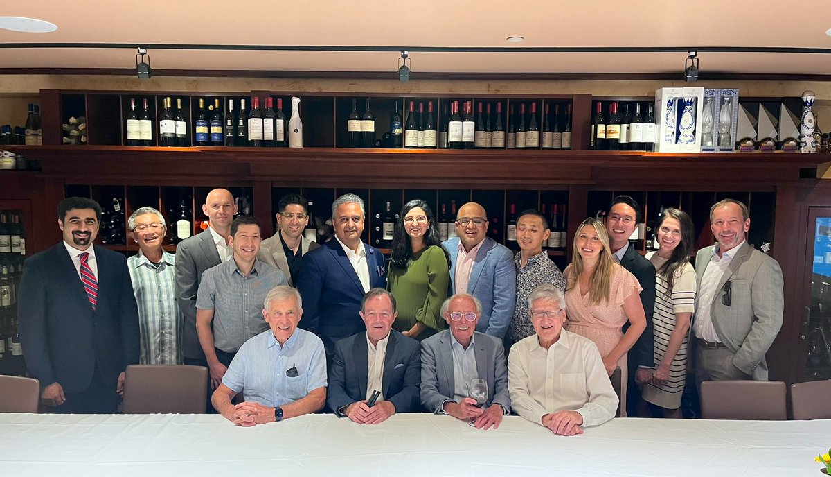 drcarl_vancouvr's tweet photo. Legendary evening at @ubcgensurg!
@ProfessorHeald shares his experience and insights from his storied career in colorectal cancer surgery.  

A privilege to have generations of surgeons together. https://t.co/kjp8EZkUs5