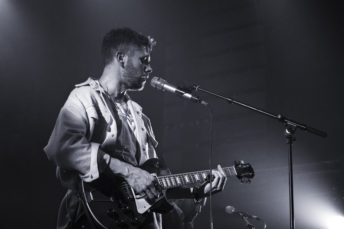 zeliee_'s tweet photo. il y a pile un an je découvrais @thomaskahnsound en Bretagne et il y a un mois il passait le soir où j'étais accréditée à Jazz à Vienne donc j'en ai profité https://t.co/mn90bfQKWR
