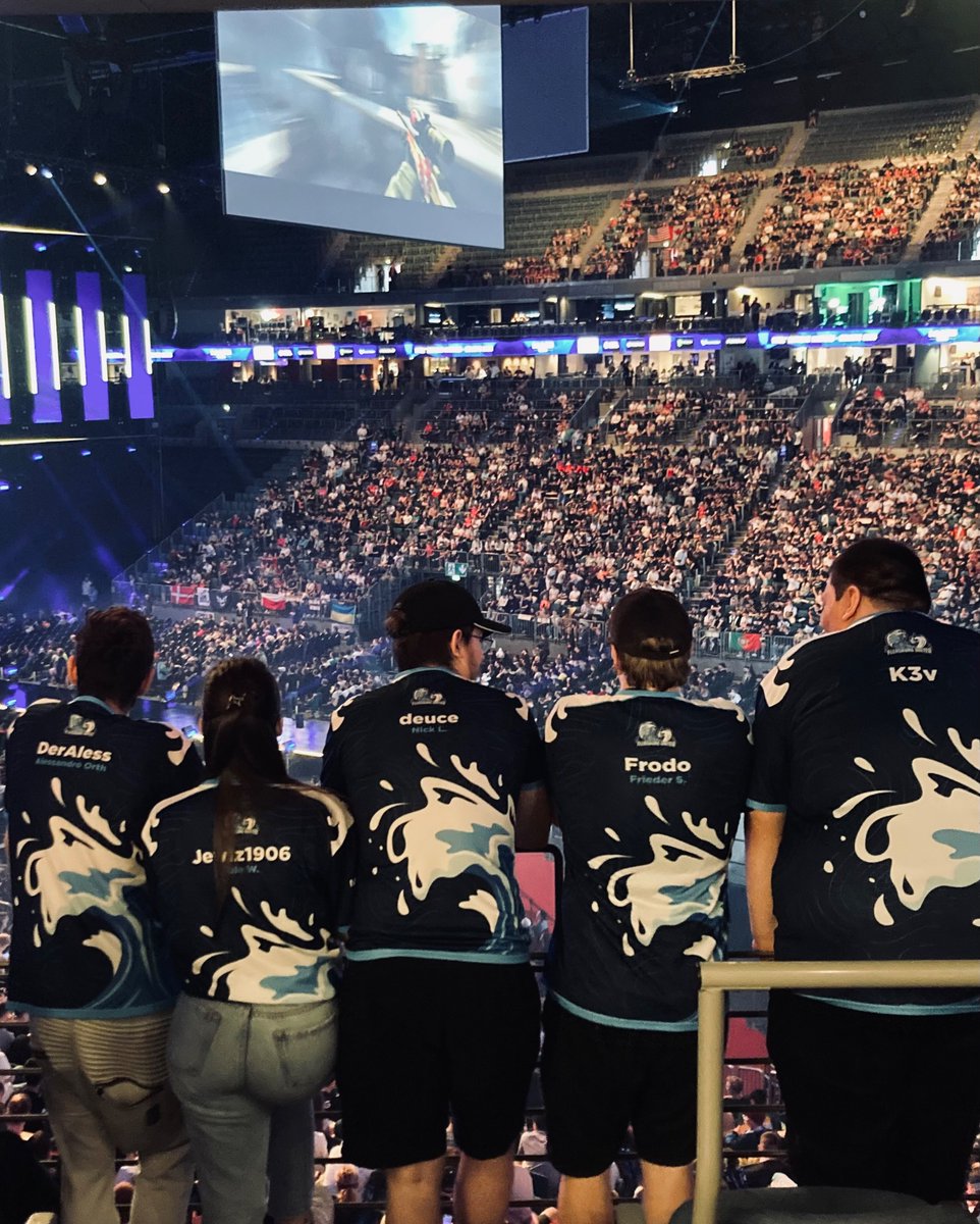 FLUnderpeek &amp; FLUmmibären auf der #IEMCologne2023 #IEM 💙

(In the stunning <a href="/ManateeGG/">Manatee</a> jerseys 👑) #FLU