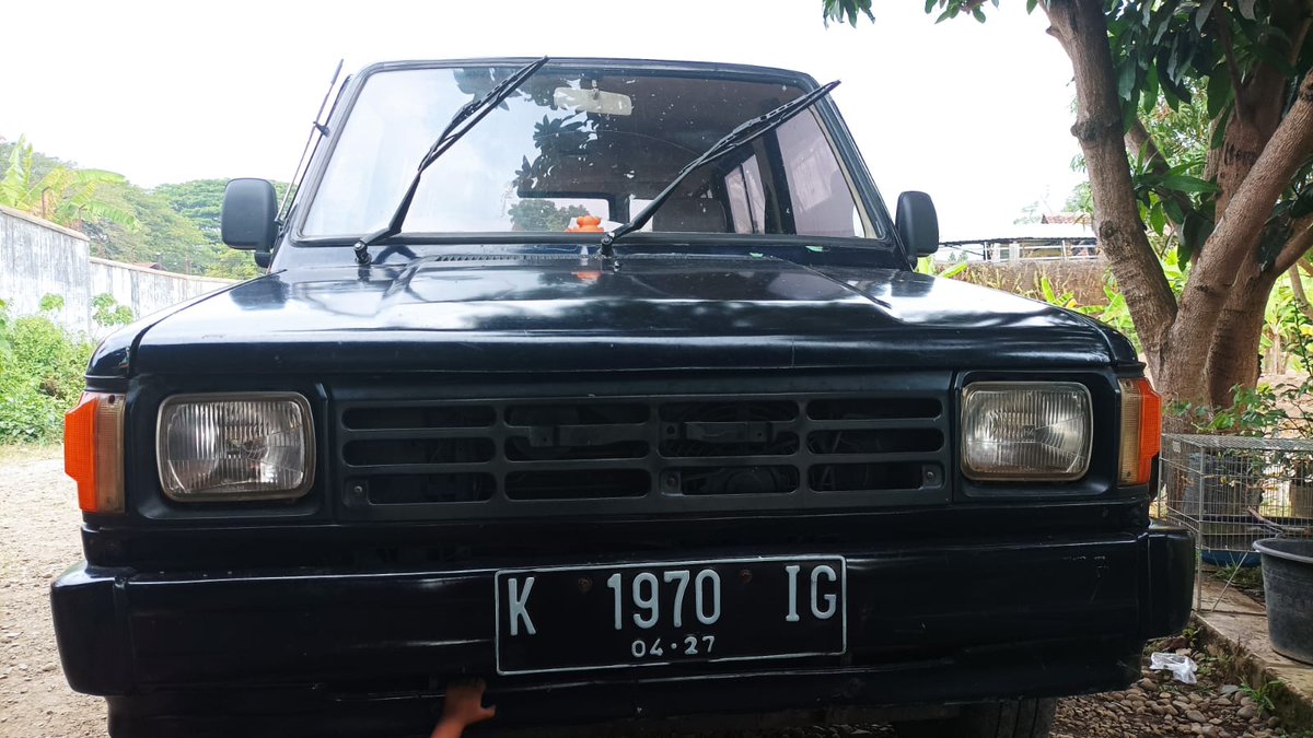 arekngampel's tweet image. Edisi Bantu Kawan. Mari kita bantu juga, monggo dilarisi. Harga dijamin murah meriah, perawatan terjangkau, mesin bandel. Minat boleh dm #Toyota #Kijang #klasik #mobil #mobilbekas

carousell.app.link/yotuFpZa1Bb