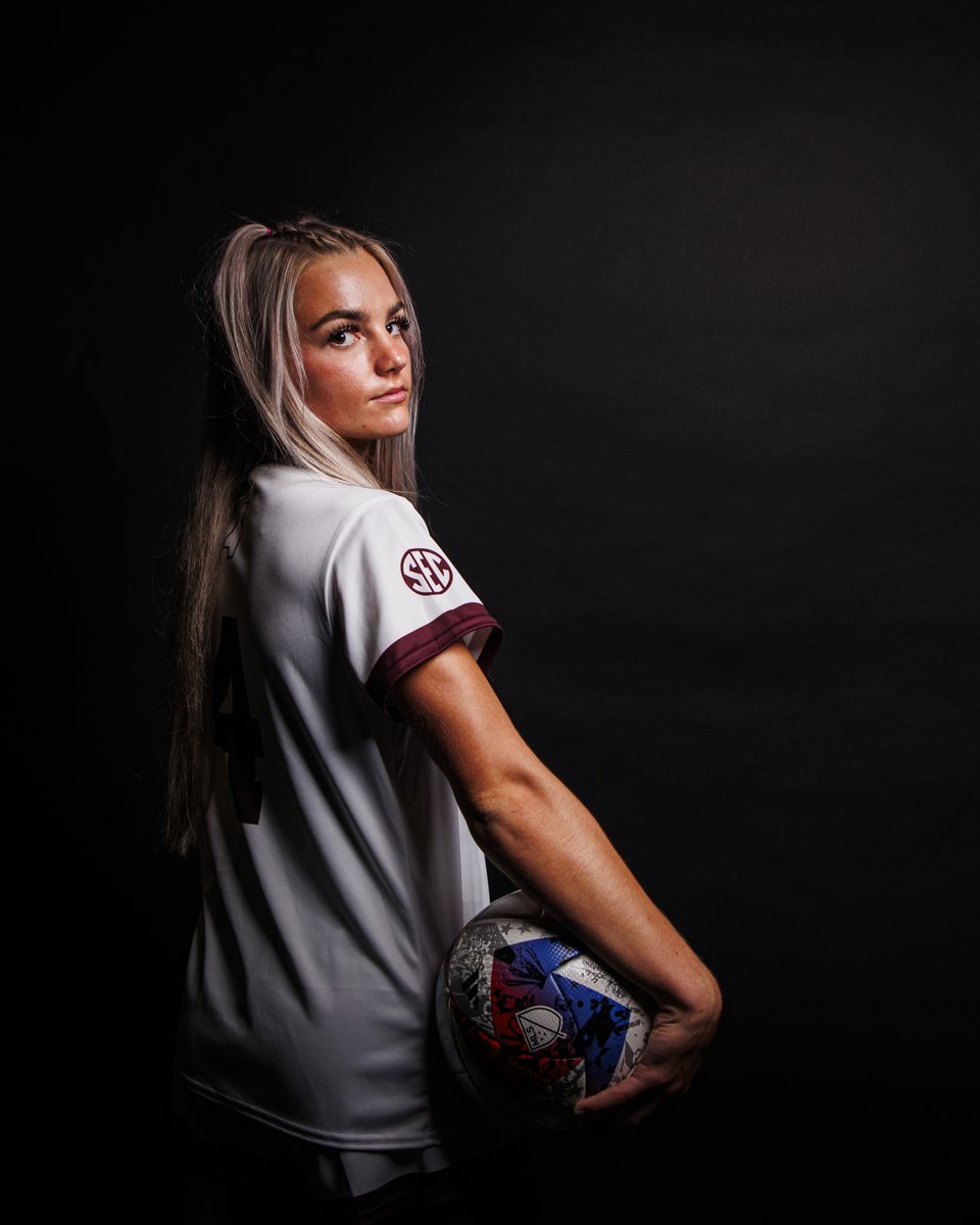 HailStateSOC's tweet photo. π³ππ'π π΄πππ π»ππ π»πππβΌοΈ
4 | Macey Hodge
β½οΈ Senior
β½οΈ Douglasville, Ga.
β½οΈ Has started 50 of 51 career matches
#HailStateπΆ | @hodge_macey https://t.co/cAXSYLmGM9