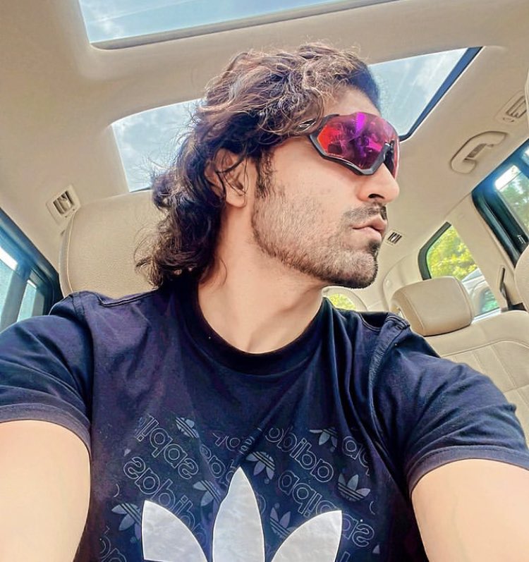 Nisha_2727's tweet image. my uber cool champ is here to hack everyone’s heart ❤️😎🥰 
#newlook #superlook 🔥💞
.
@gurruchoudhary 
my angel 💓
.

#GurmeetChoudhary 
love you unlimited my angel champ 💙😘🤗