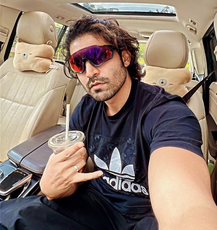 Nisha_2727's tweet image. my uber cool champ is here to hack everyone’s heart ❤️😎🥰 
#newlook #superlook 🔥💞
.
@gurruchoudhary 
my angel 💓
.

#GurmeetChoudhary 
love you unlimited my angel champ 💙😘🤗
