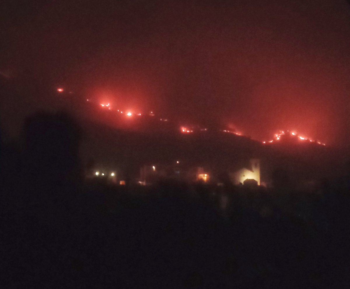 Adrigratacos's tweet photo. La fortuïtat m'ha fet coincidir a Colera just en el moment que es declarava l'#IFPortbou, després d'uns dies de ruta pel #Camideronda 

Aquesta és la vivència 👇 https://t.co/v5sRD4rzOZ