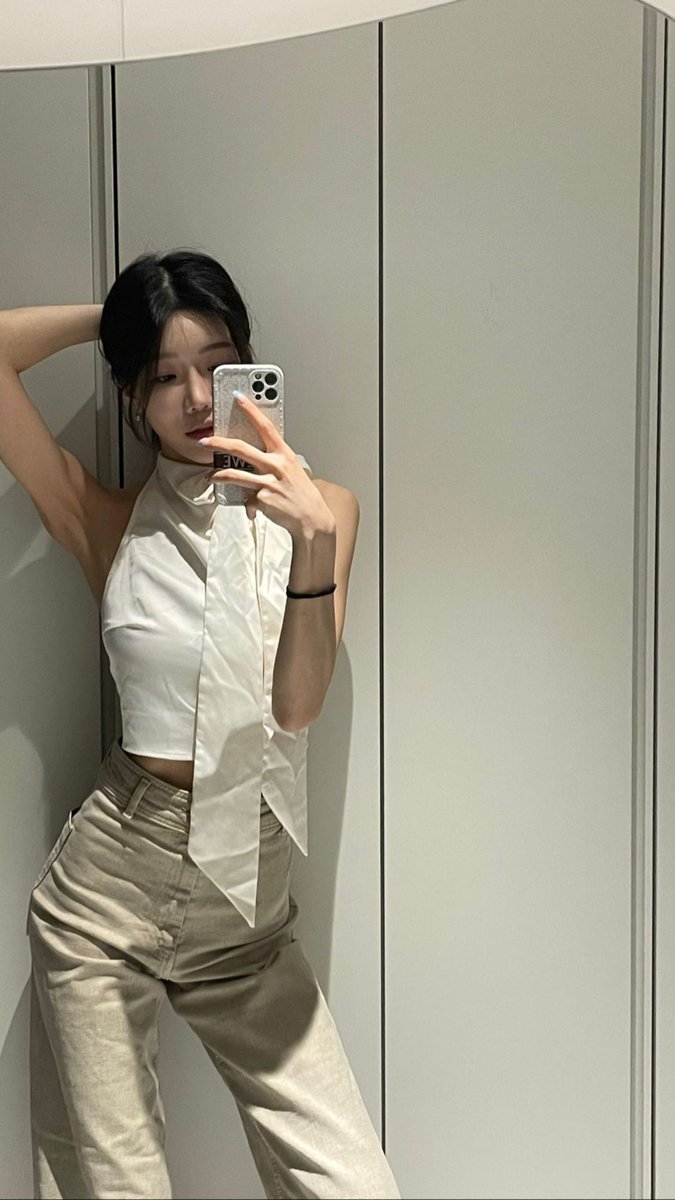 真的好喜歡多願的服裝品味😍
大小姐的feel~