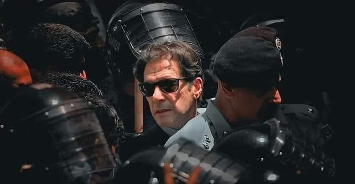 ZeekashB's tweet photo. چلی ہے رسم کہ کوئی سر اٹھا کر نہ چلے

#ImranKhan #ChairmanPTI #لندن_پلان_نامنظور #پر_امن_ملک_گیر_احتجاج https://t.co/9AOlxpxcWV