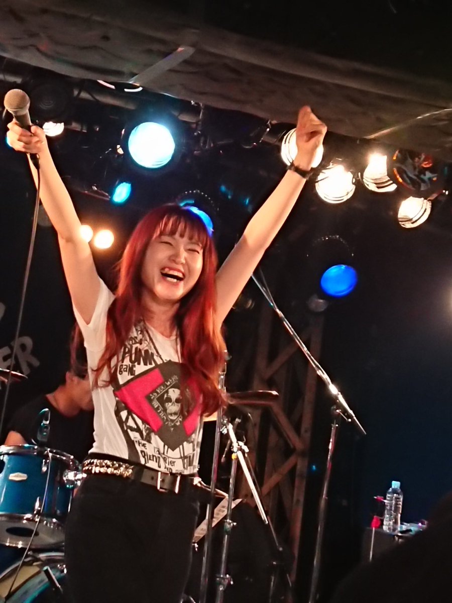 tech_ji's tweet photo. 今夜も素晴らしいイベントだったね！
バンドに合わせてTシャツ3枚も着替えてしまったよ☆
ザ★ペラーズはライトスタンド仕様でいきたかったんで(笑)
POSTER BOYS初ライブおめでとー！ピストンズも久々～！
バンド、関係者、仲間たちありがとねー！ https://t.co/59YPJs4dN1