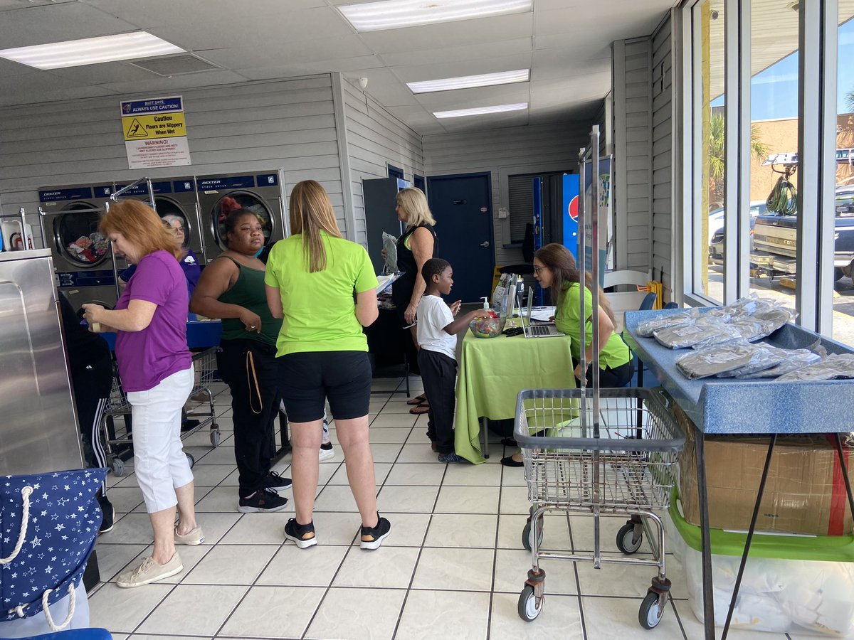 Another FREE laundry day at SuperMatt Port Charlotte. Great Community partners and smiling faces! <a href="/SuncoastCGLR/">Suncoast GL Reading</a>  <a href="/ThePattersonFdn/">The Patterson Foundation</a>
