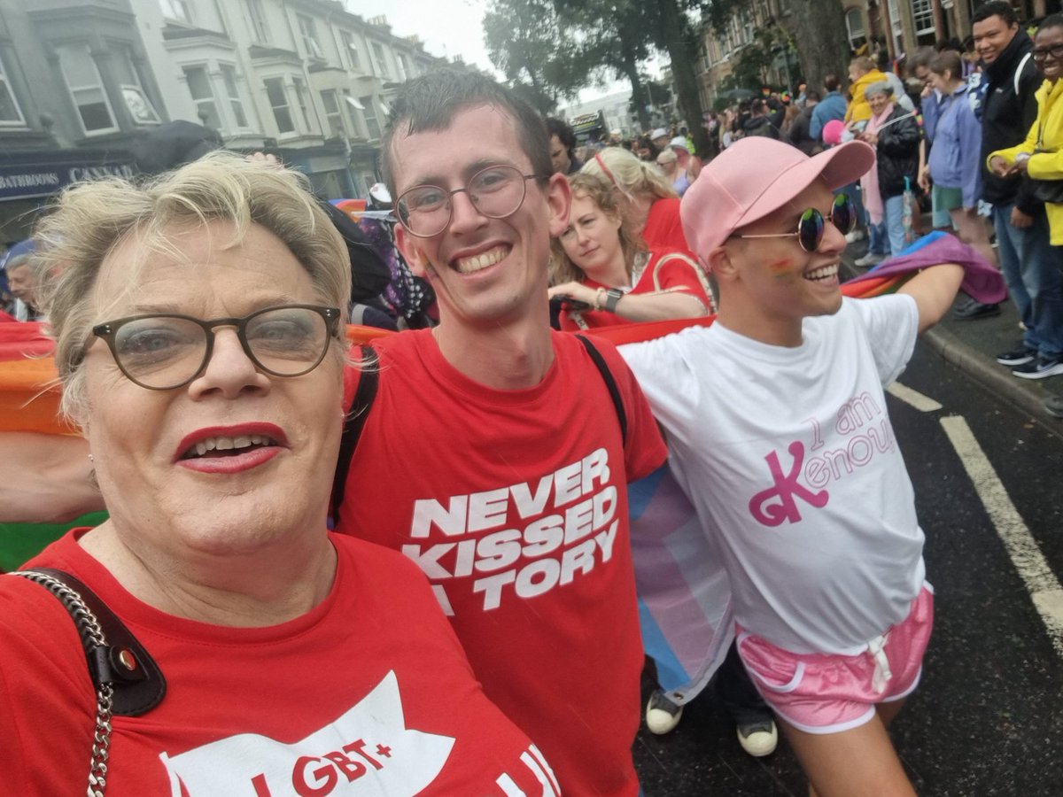 So much fun marching with @LGBTLabour and the amazing @eddieizzard at #BrightonPride #neverkissedatory