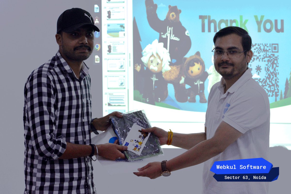 Swag distribution for our speaker of the event. #beatrailblazer #TrailblazerCommunity #Salesforce #trailhead @prakashsahu83 @anant_maks @justajeetsingh @gauravkala07 @SFNoidaNPGroup @salesforce @trailhead