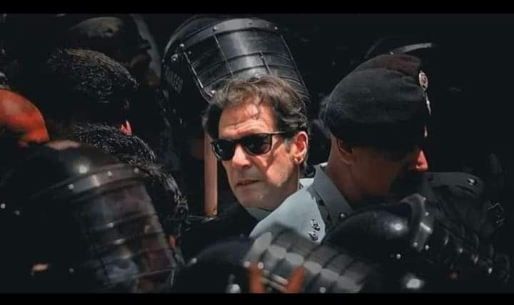 Gillani1472's tweet photo. تیری گفتار پہ حیرت تیرے کردار پہ خاک
 قاضی عصر تیرے عدل کے دربار پہ خاک https://t.co/Qk8P9BlH2G