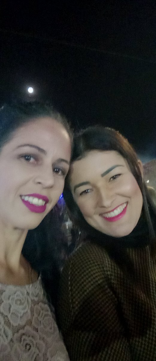 cassianasilvaof's tweet photo. Com a bff @renataduarteof  ❤️❤️ https://t.co/pGIK0SUSGX
