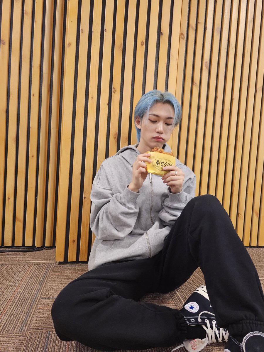 BBOKARILOOKS's tweet photo. HE'S SOOO CUTEEEE😭❤ https://t.co/HzeRhLsGpS