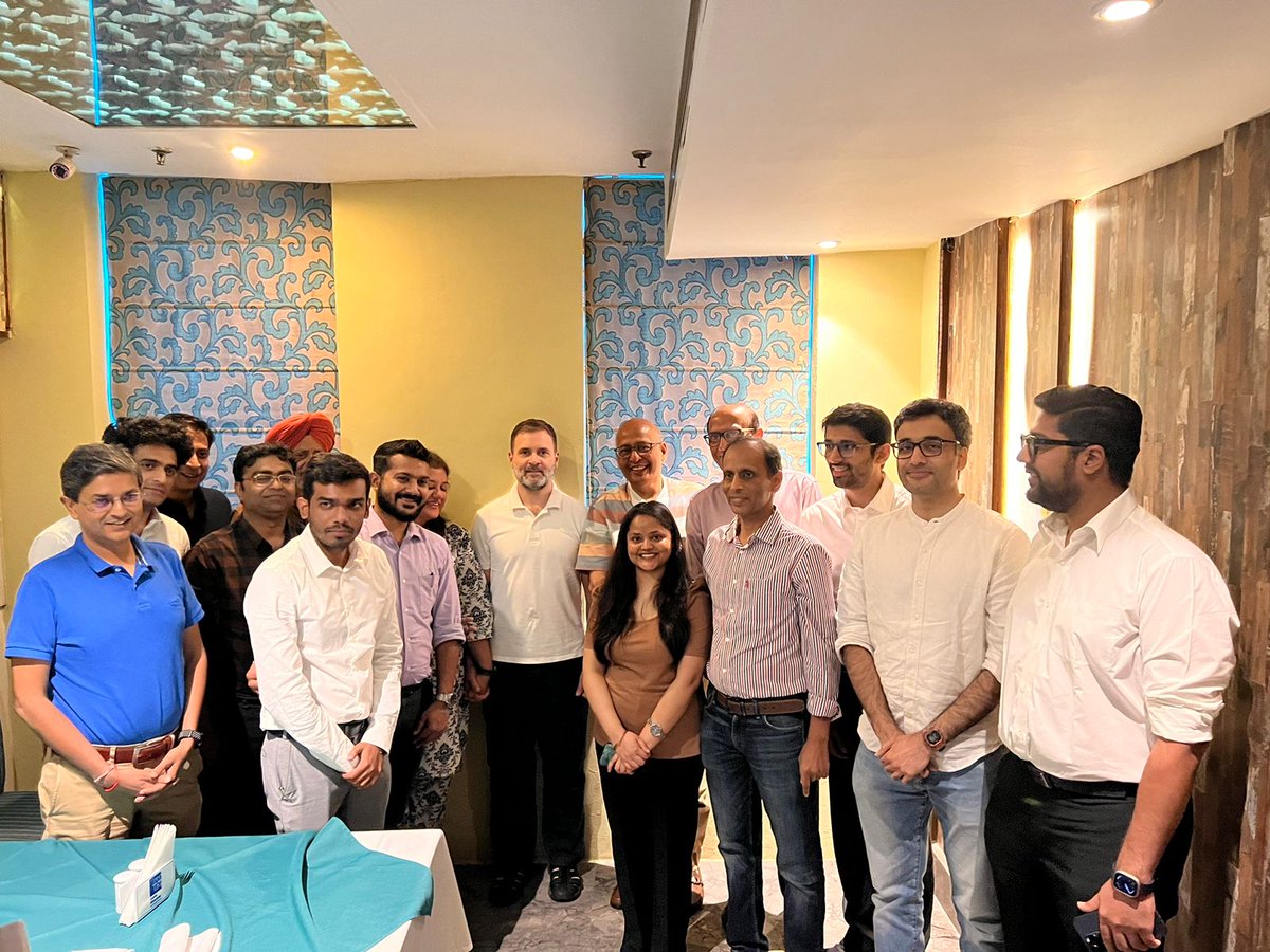 KaranMahara_INC's tweet photo. उत्तराखण्ड नैनीताल की बेटी एडवोकेट स्वाति आर्या , पुत्री श्री अजय लाल जी ने राहुल गांधी जी के केस में  मुख्य अधिवक्ता  के तौर पर उपस्थित रही। उनकी सफलता पर काग्रेस परिवार द्वारा उन्हें बधाई दी तथा राहुल गांधी जी ने उन्हें अपने आवास पर भोज पर आमंत्रित किया।
आप सदैव इसी तरह भारत के संविधान की रक्षा करोगे।।
           बहुत बहुत बधाई।         
@RahulGandhi
