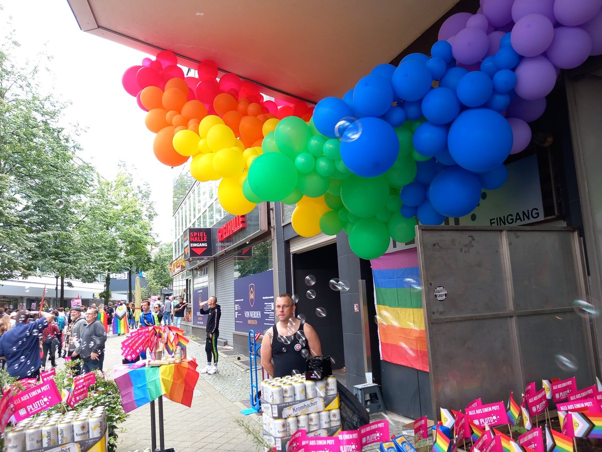 grenzgaenge's tweet photo. #ruhrpride #CSDEssen #Ruhrgebiet #ruhrpott https://t.co/emp756zGlr