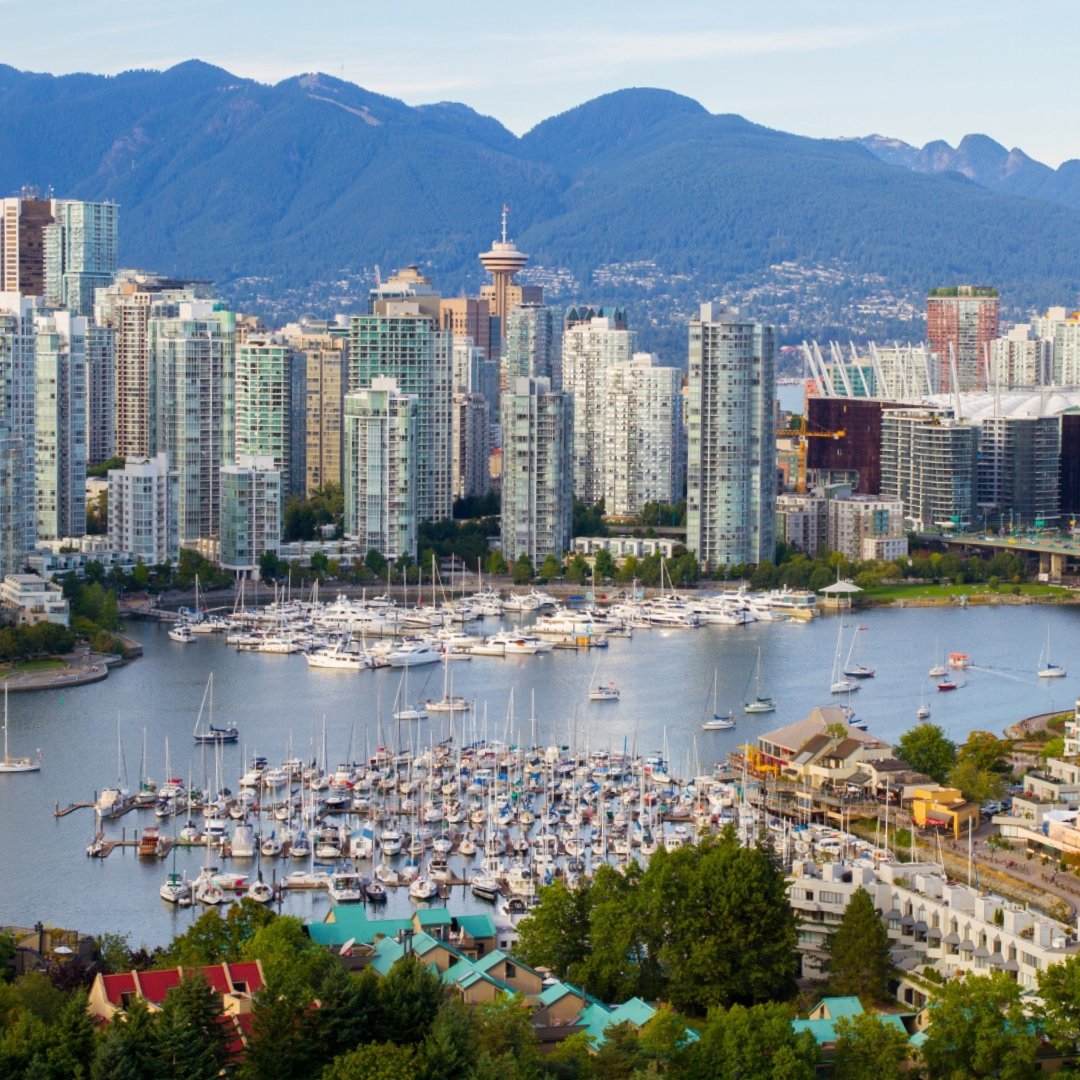 ucanwest's tweet photo. Vancouver is a city where soaring skyscrapers and majestic mountain peaks coexist. 🏙️⛰️

We feel extremely lucky that the mountains are not just a distant view here, but are an outdoor adventure just right around the corner. 

#Vancouver #DowntownVancouver #Explore604 https://t.co/oYnqSp791E