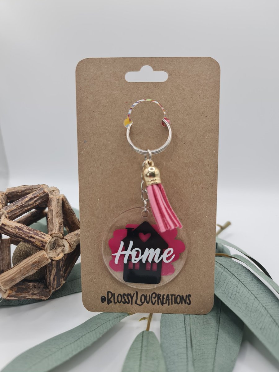 Au55iechiq's tweet image. I went down the 'make something fun' route! Birthday gifts for two colleagues 🥰

#BlossyLouCreations #personalisedgifts #keytag #donotlosethekeys #birthday #justforyou