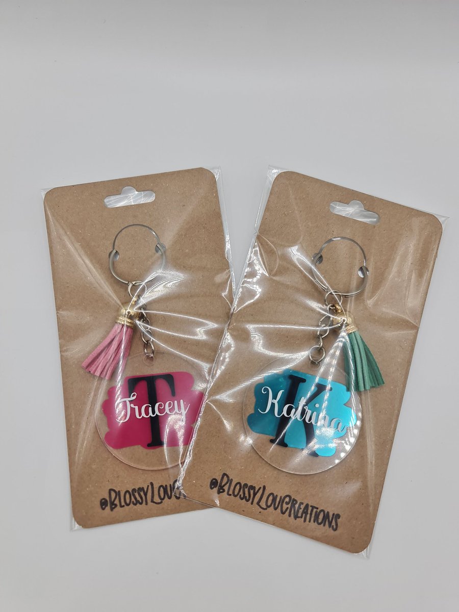 Au55iechiq's tweet image. I went down the 'make something fun' route! Birthday gifts for two colleagues 🥰

#BlossyLouCreations #personalisedgifts #keytag #donotlosethekeys #birthday #justforyou