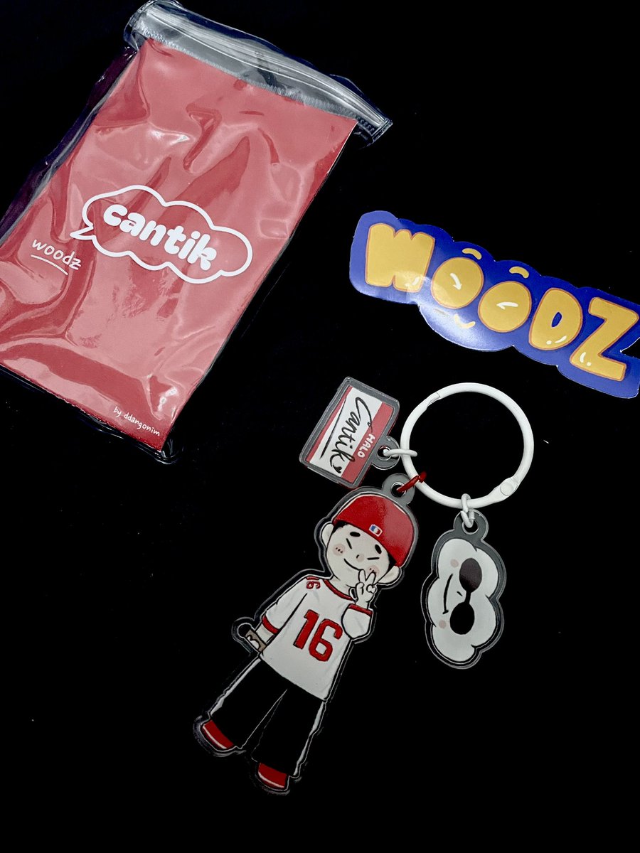 y0unkuza's tweet photo. Yaaay ganci cantik mendarat dengan selamat 😭❤️
Ini gancinya lucu bgt akan kujaga baik2.

Terimakasih dangonim @ddangonim yang superduper ramah baik bgt gapaham lagiii huhu semoga kebahagiaan selalu menyertai ya aamiin https://t.co/QPm59z4Vsu