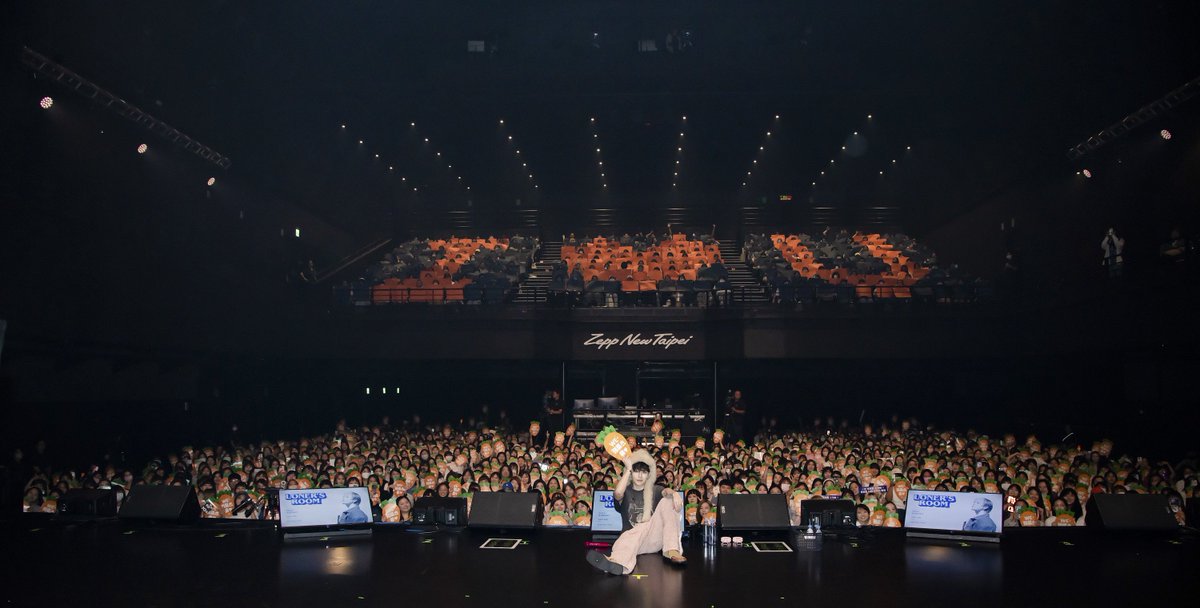 BLACKMADE_ent's tweet photo. 2023.08.05. SAT 📸
2023 YONG JUN HYUNG FAN CONCERT [LONER's ROOM] in TAIPEI

늘 곁에서 팬분들의 용기가 되어 줄게요🥕

#용준형 #YONGJUNHYUNG
#LONERs_ROOM #BLACK_MADE https://t.co/DdJEuXf1j1