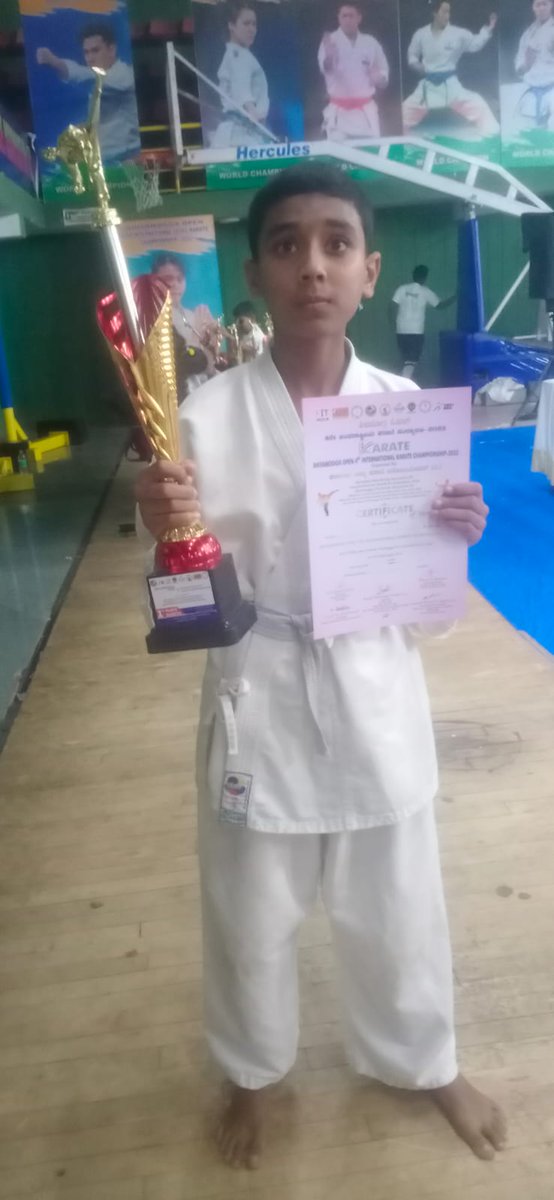 afsarkodlipet's tweet photo. ಶಿವಮೊಗ್ಗದಲ್ಲಿ ನಡೆದ 4th INTERNATIONAL LEVEL KARATE OPEN CHAMPIONSHIP-2023 ನಲ್ಲಿ ಹಾಸನದ #HolyMountschool ನಿಂದ ಭಾಗವಹಿಸಿ ಪ್ರಥಮ ಪ್ರಶಸ್ತಿಯನ್ನು ಪಡೆದುಕೊಂಡು ಶಾಲೆ ಮತ್ತು ಹಾಸನ ಜಿಲ್ಲೆಗೆ ಕೀರ್ತಿ ತಂದಿರುವ ನನ್ನ ಮಗ #ಮೊಹಮ್ಮದ್_ಸಕ್ಲೇನ್ ಗೆ ಅಭಿನಂದನೆಗಳು
#ProudofyouSaqlin
#karateIndia
#karate
#Hassan https://t.co/hJFity6ylu