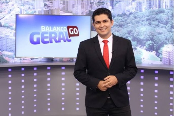 ZonaDoLeque's tweet photo. URGENTE 🚨: Em crise a RecordTV Goiás já demite um âncora. O apresentador do #BalançoGeralManhãGO Marcelo Vidal foi demitido após 13 anos na Record. A emissora decidiu acabar com a edição matinal do Balanço Geral e o #GONoAr vai ocupar a faixa com Manuela Queiroz. https://t.co/lNqor0guFG