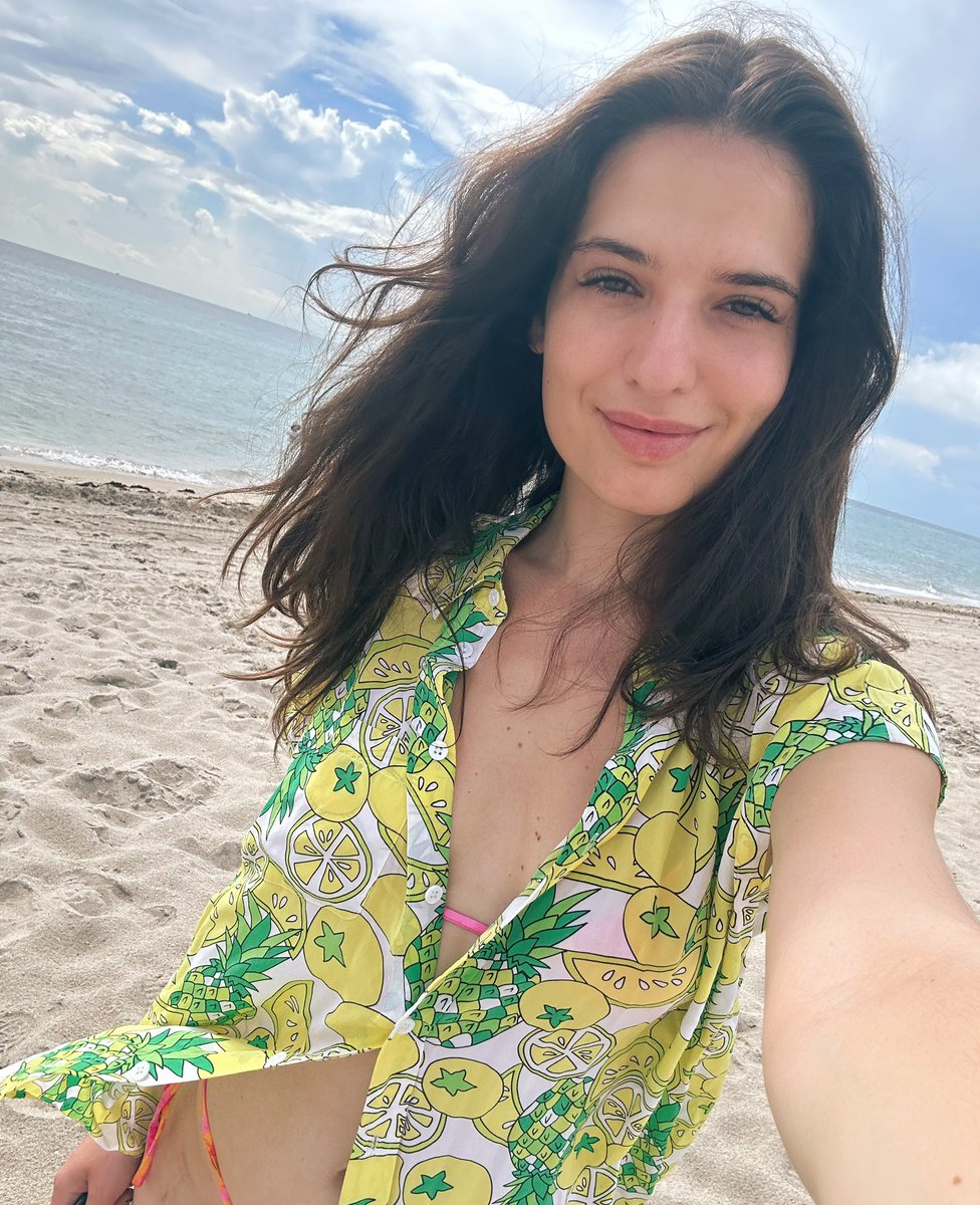 violettazironi's tweet photo. GM ☀️

Say it back if you say gm even on Saturdays 🍋 https://t.co/1qTfvNl9e7