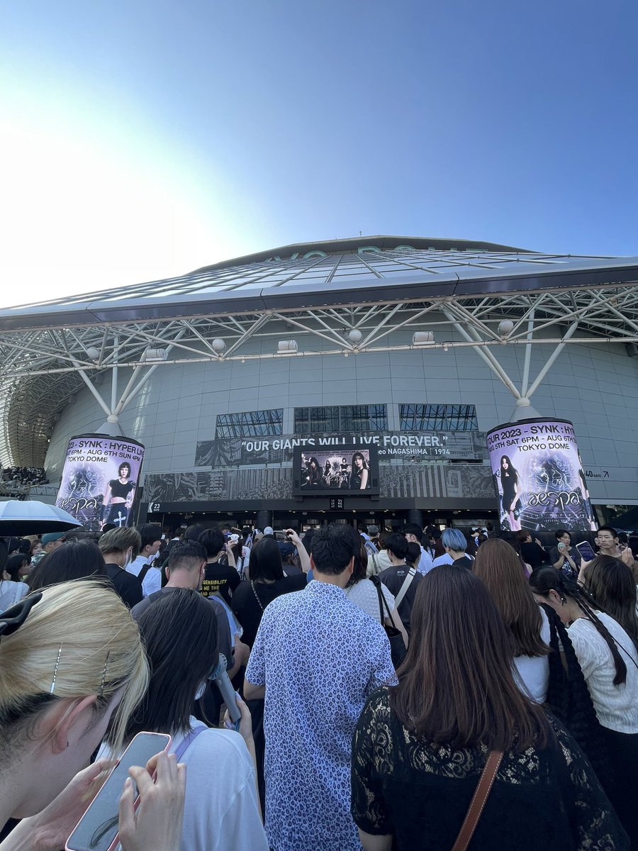 L8Weg's tweet photo. ニンニンツインテール最強だしカリナの黒衣装パンツスタイルになっててめっちゃ好き！楽しかったー！🦋💓 https://t.co/00gnMRj0vH