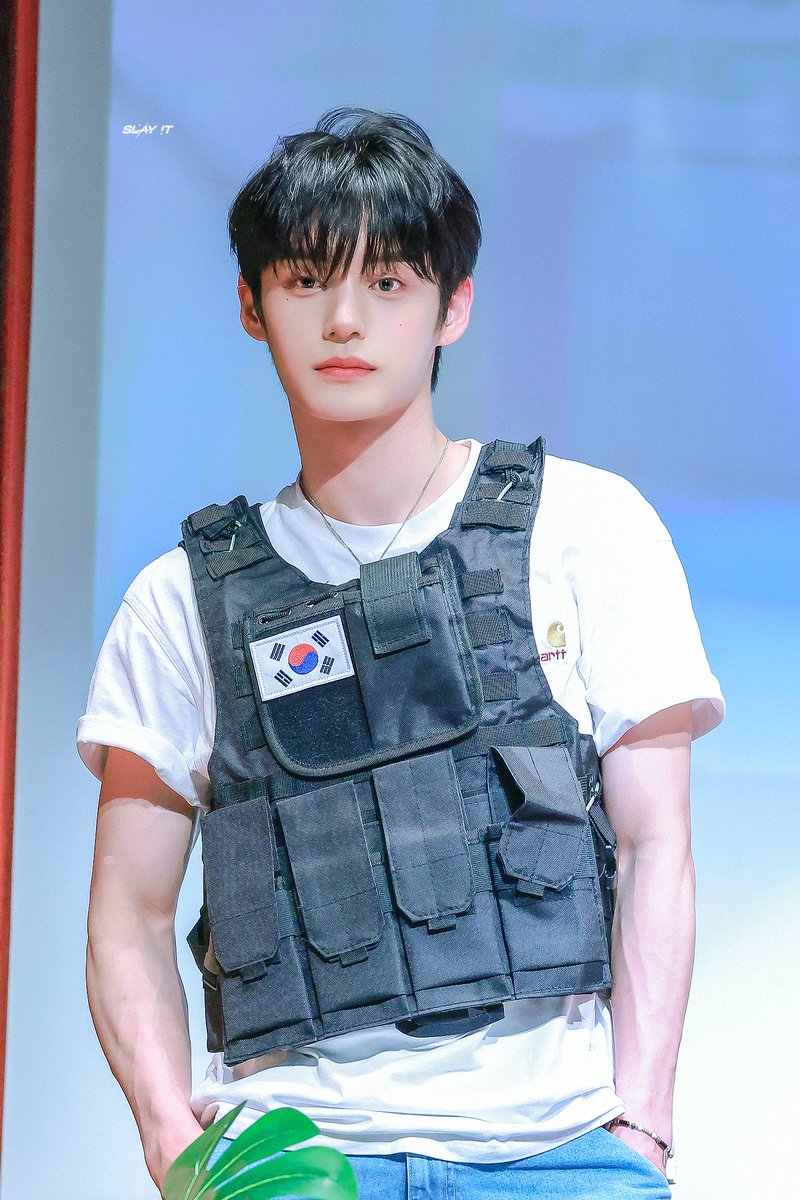 slayit_jw's tweet photo. 230721 🚨
#김지웅 #KIMJIWOONG #キムジウン
#ZEROBASEONE #ZB1 #제로베이스원 https://t.co/kgxxNhhJYe