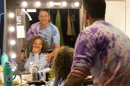 vazqueznico's tweet photo. Leí esta nota y me emocionó no solo lo logrado, sino la apreciación y el respeto del periodista observando nuestra forma de trabajar y hacer teatro. Somos un equipo que trabaja con unión y amor. Nota completa acá 👇🏽https://t.co/HdFskX0t4V
Te agradezco de corazón @mascarenopablo por tus palabras. Me siento muy orgulloso de #Tootsie y agradecido por lo que sucede cada noche. @LANACION