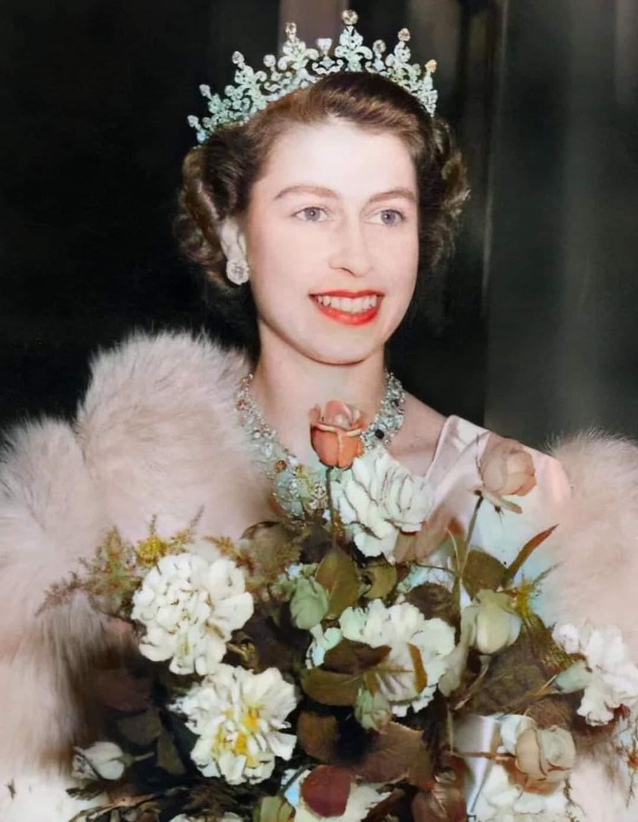 Can we try to get this photo of Our Dearly Missed Queen Elizabeth II Lilibet liked 10K times I think she deserves it ❤️❤️ #QueenElizabeth #QueenElizabethII #RoyalFamily