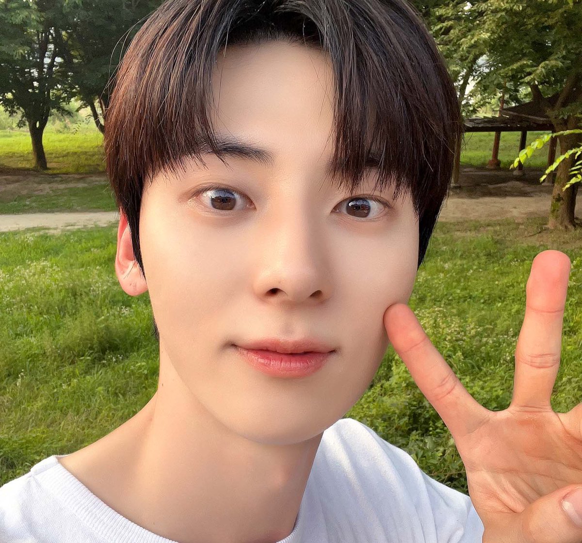 HMH__199589's tweet photo. 황도들의 자랑이고 희망이자 행복인 민현아……..🥹🧡 오늘도 너무 행복했구 벌써 하루밖에 안남은 게 넘 아숩지만🥺🥺🥺 낼 또 보자 ! 고생 많았고 오늘 푹 잘자야돼 🩷 https://t.co/2r3HOIVLdk