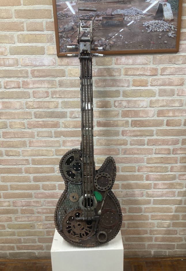 MartinDJr22's tweet photo. Music and art can fit very well if you ask me, how about some spare parts?

#art #music #guitar #motorparts #vinkel #songwriter #netherlands https://t.co/0KKFhMOFco