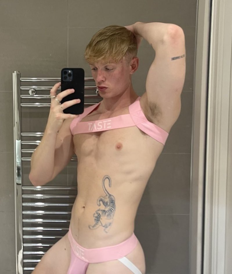 tastemenswear's tweet photo. Pink to make the boys… 🥰

@joshcollinsxxx 
@TattInTheHat 
@CoreyTaylorVIP https://t.co/IBhnZFDPje