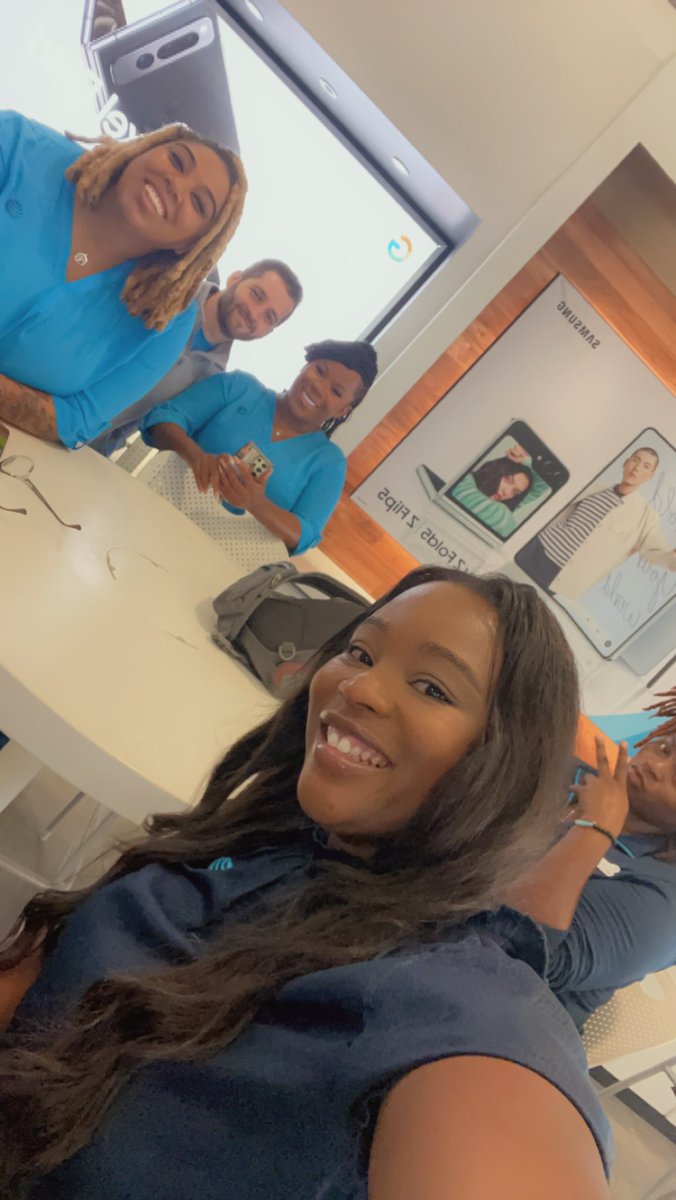 DeMitch22's tweet photo. With the Team on this amazing SaturYayyy !!! We had our monthly meeting with a splash of professional headshots!!! We’re ready to kill it this month 
@jmarciniakk 
@jemeFL 
@One_FLA 
@SarahAnders__ https://t.co/8IesGaRewu