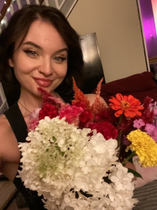 It&rsquo;s important to me that everyone knows that @SithL0rdJarJar picked me the most beautiful flowers I&rsquo;ve