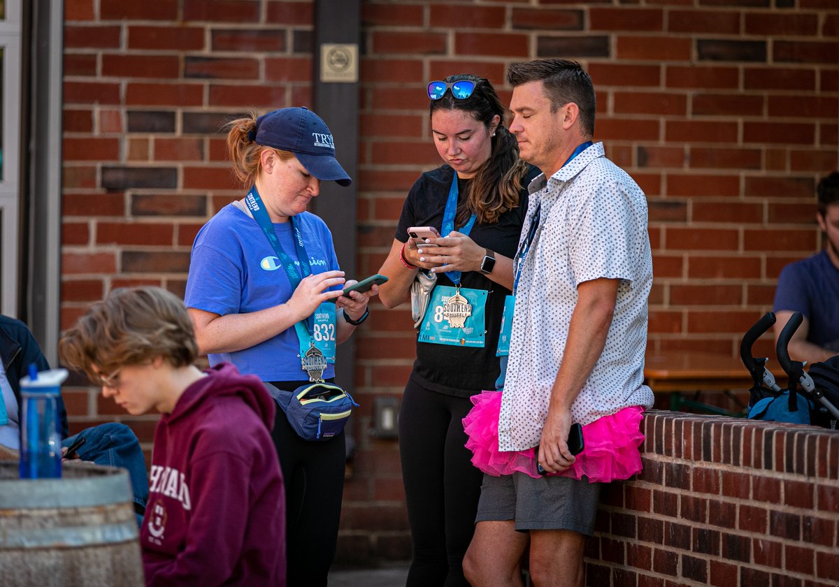 💥ATTENTION💥 Registration price increases Aug 10th! Register by Wednesday and pay ONLY $35 for a cool #SouthEnd run, race shirt 👕, finisher medal 🏅, and FREE beer! 🍺 Run to register today!! 🏃🏃‍♀️
#southendshuffle #runsouthend #southendclt #cltrunning #runcltrun #runclt #run704