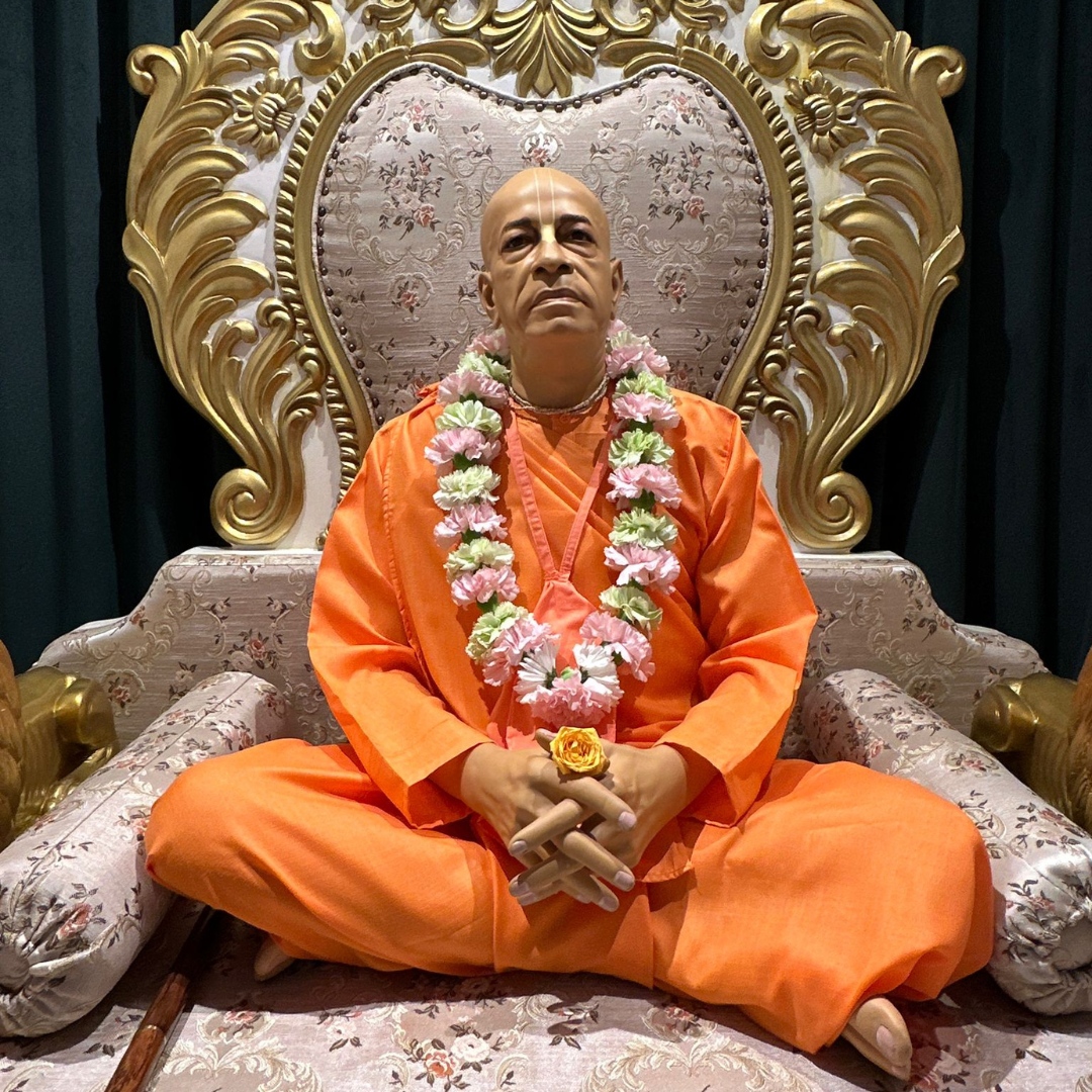 ihfboston's tweet photo. Sri Sri Radha Damodara, Sri Sri Gaura Nitai, Tulasi Maharani and Srila Prabhupada Darshan 

@India Heritage Foundation, Boston

#Darshan #Damodara #Radha #RadhaDamodara #Krishna #GauraNitai #Haribol #Prabhupada #hari #ISKCON #Ihfboston #shrewsbury #temple #spirituality https://t.co/YXqzQzK7Ap