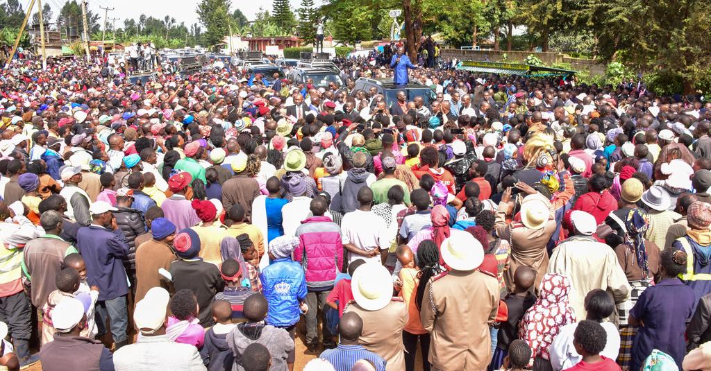 MusaliaMudavadi's tweet photo. On the tour for Kirinyaga County, I joined H.E President @WilliamsRuto, Deputy President @rigathi &amp; other leaders at the commissioning of the Kerugoya-Kutus Water supply project at Kagio shopping Centre &amp; later addressed the residents at Baricho Market on our way to Nyeri County. https://t.co/AJ2D5su4jk