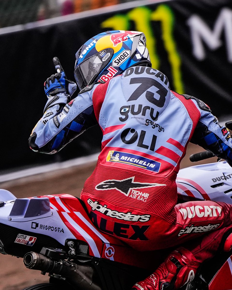 alexmarquez73's tweet photo. Primera victoria con @GresiniRacing 💪🏼 Gracias equipo!!! ❤️

#Alex73 #BritishGP https://t.co/7gIg51ebGF