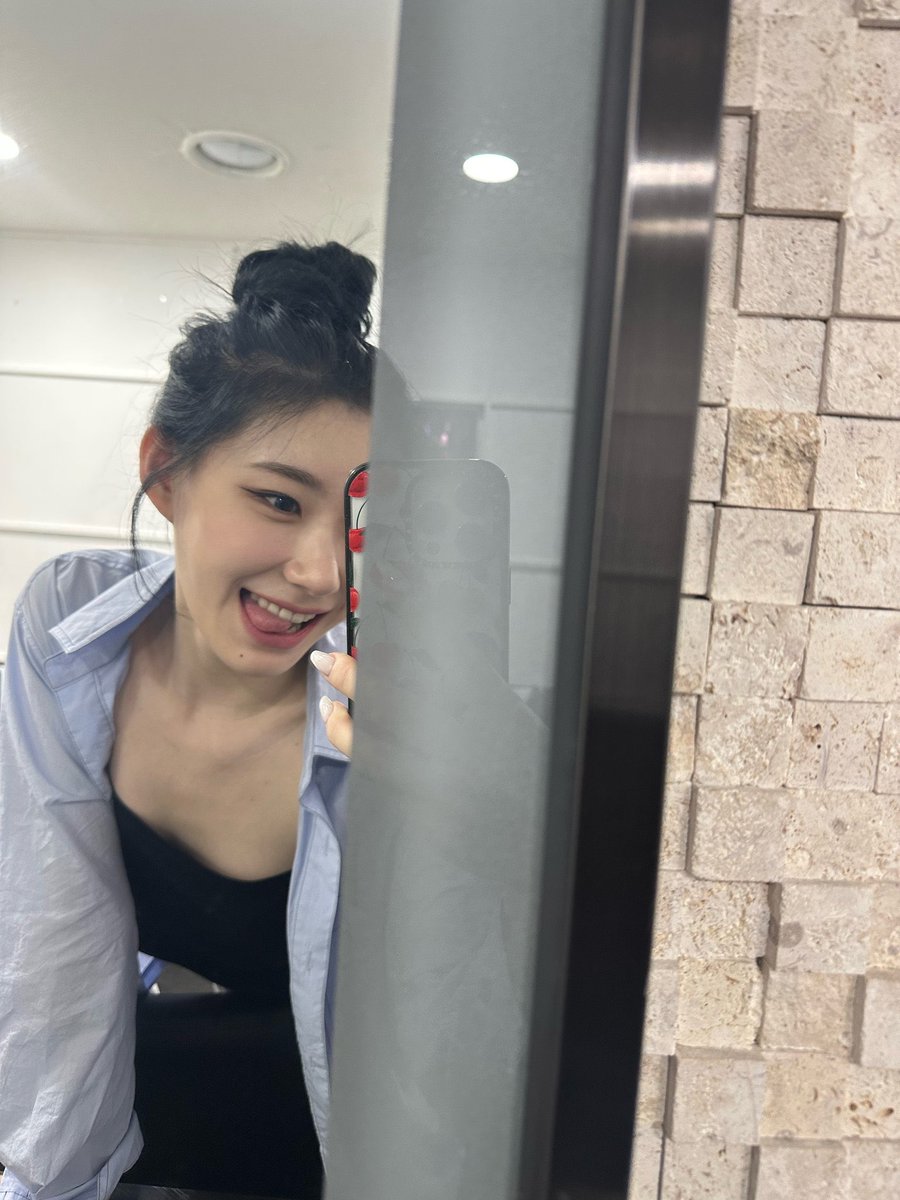 chaerpics's tweet photo. GIRLFRIEND MATERIAL https://t.co/WsWOKDBXn8