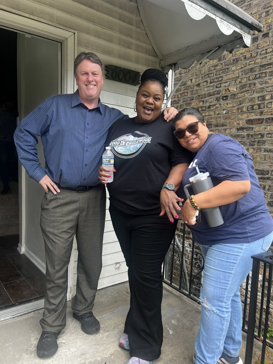 There are so many aspects of community development. Yes, there are plenty of nice parties and "fancy" dinners, but we also roll up our sleeves and host trolley tours of historic neighborhoods. Get involved! Learn how with @nhschicago 
 #communitydevelopment #homeownership