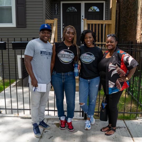 Ms_ShanahB's tweet photo. There are so many aspects of community development. Yes, there are plenty of nice parties and "fancy" dinners, but we also roll up our sleeves and host trolley tours of historic neighborhoods. Get involved! Learn how with @nhschicago 
 #communitydevelopment #homeownership https://t.co/E73aJIOnX2