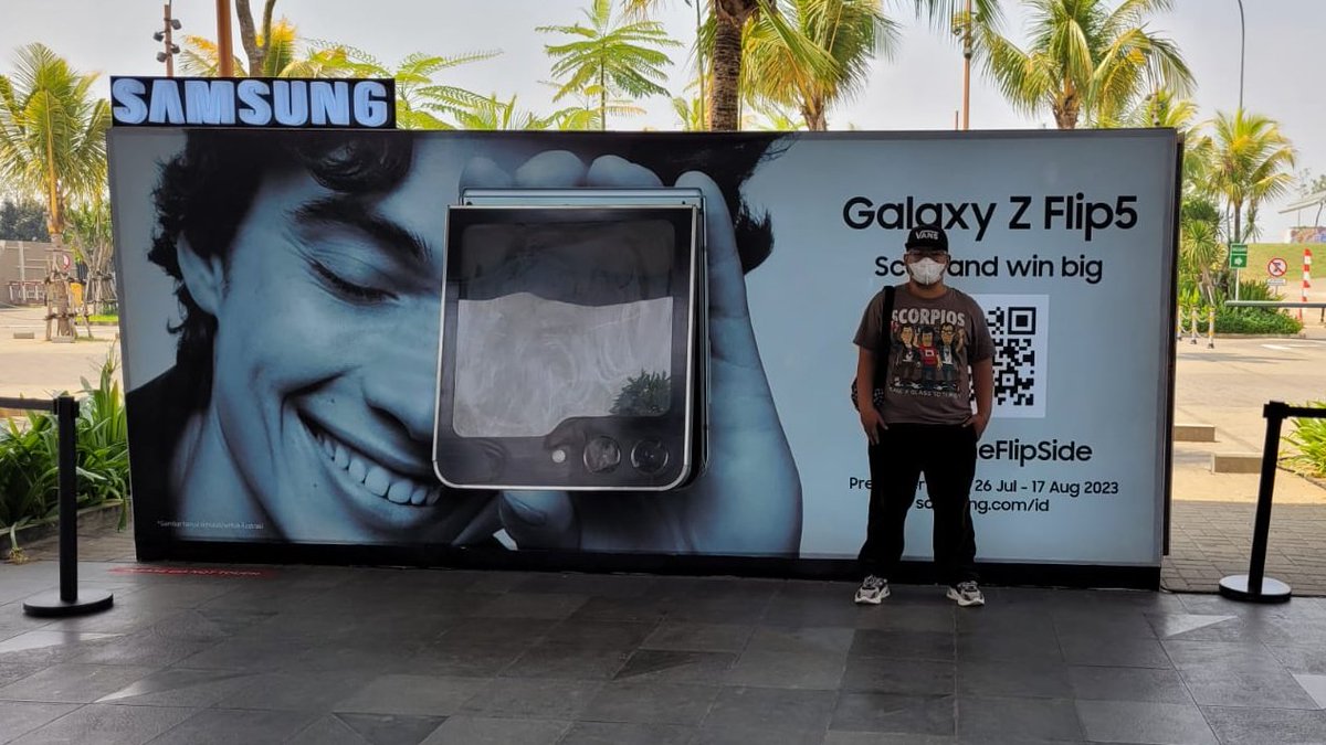 razikirawan's tweet photo. That's All Flips! Challenge yang seru bukan? Let's go #FlipAndCapture #JoinTheFlipSide
kayak gue sekarang. #GalaxyZFlip5 @samsungID 🥳 https://t.co/AtcmmcWRul