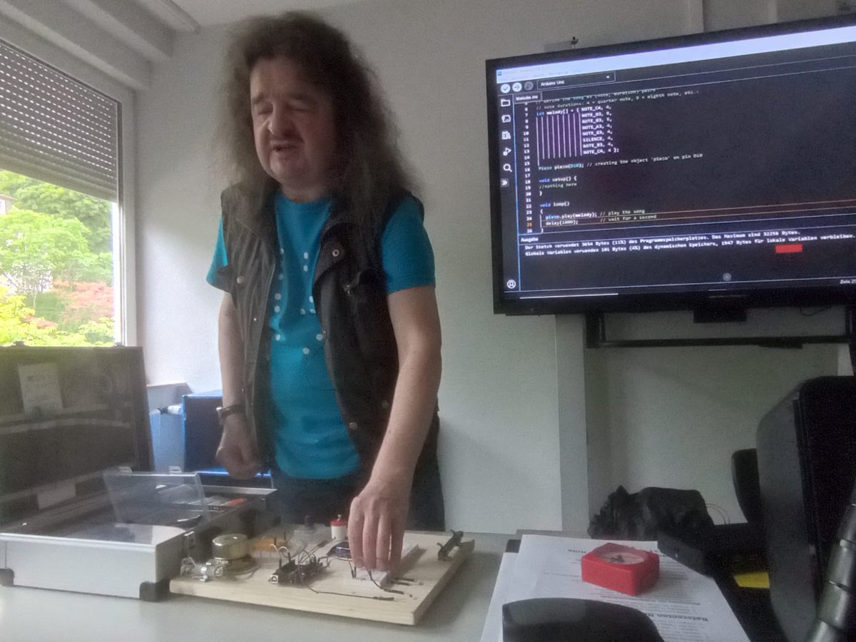 DBSV Jugendclub (@dbsv_jugendclub) on Twitter photo Technisches Arbeiten mit #Arduino geht auch #blind. Auf dem Kongress der Blinden- und Sehbehindertenpädagog*innen (VBS) hat <a href="/RobbieSandberg/">Robbie Sandberg</a> anhand seines Lichtmelders demonstriert, wie Arduino inklusiven Unterricht möglich macht. #Inklusion Technisches Arbeiten mit #Arduino geht auch #blind. Auf dem Kongress der Blinden- und Sehbehindertenpädagog*innen (VBS) hat <a href="/RobbieSandberg/">Robbie Sandberg</a> anhand seines Lichtmelders demonstriert, wie Arduino inklusiven Unterricht möglich macht. #Inklusion